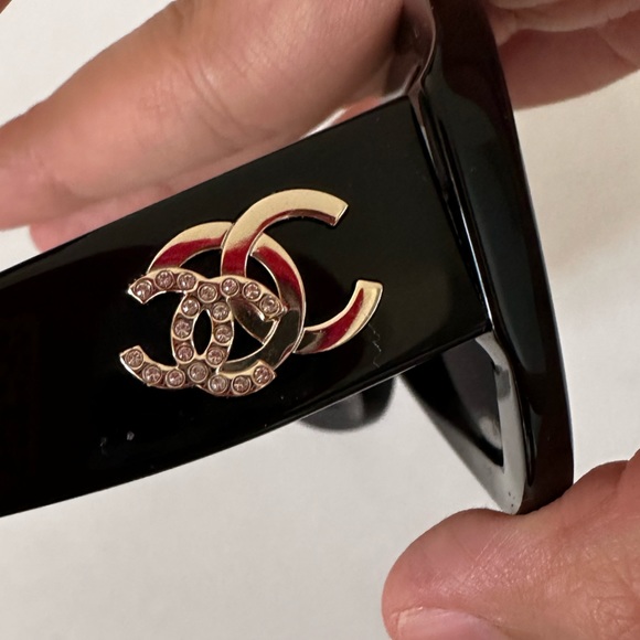 CHANEL SUNGLASSES 🕶️ BARELY WORN❤️ - Picture 8 of 15